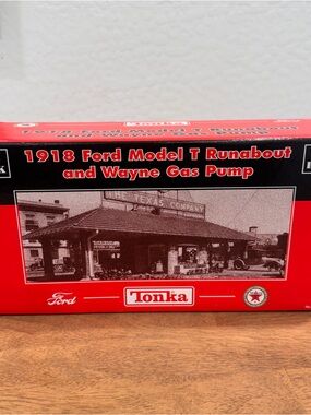 Vintage Tonka 1918 Ford Model T Runabout Wayne Gas Pump Coin Bank New